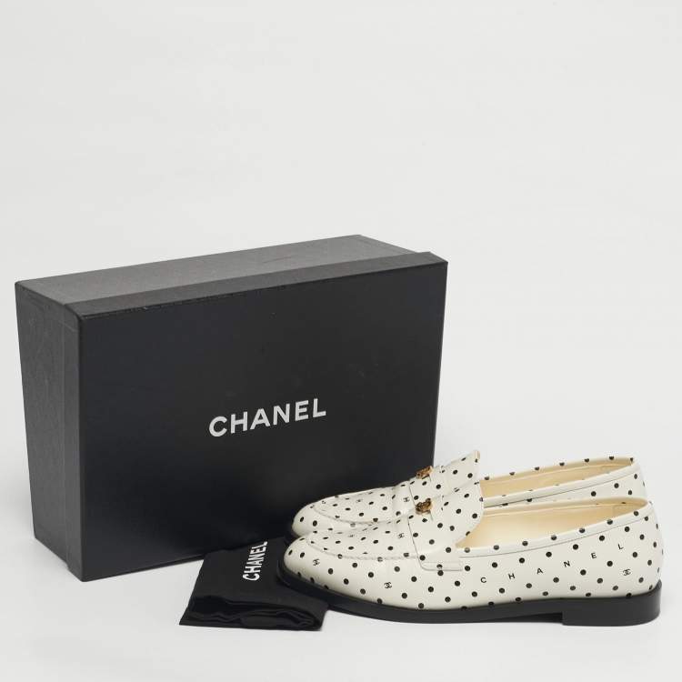 Pre Owned Chanel Black/White Leather CC Slip On Loafers Size 40