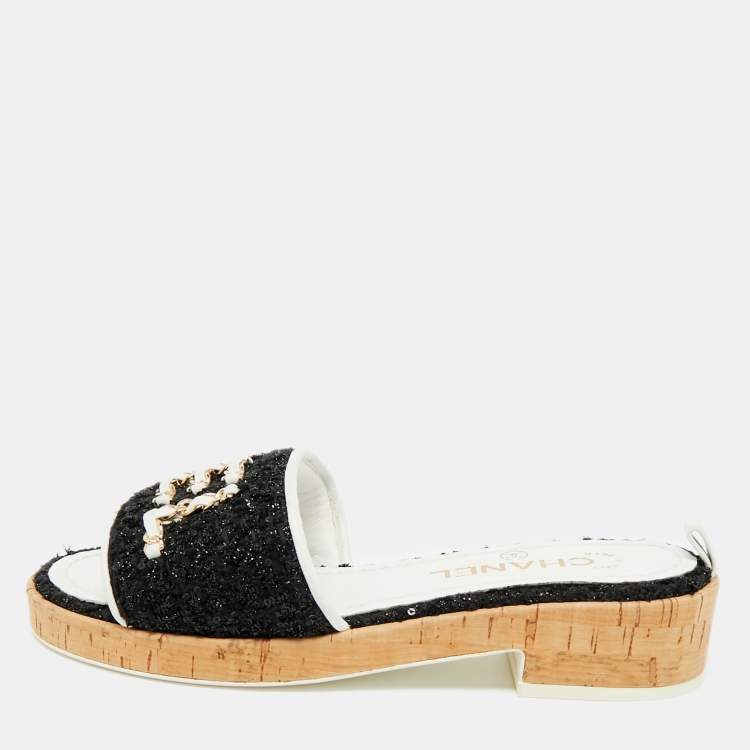 مملوكة مسبقًا Chanel Size 36 Black/White Tweed and Leather Logo Chain Link Cork Slide Sandals