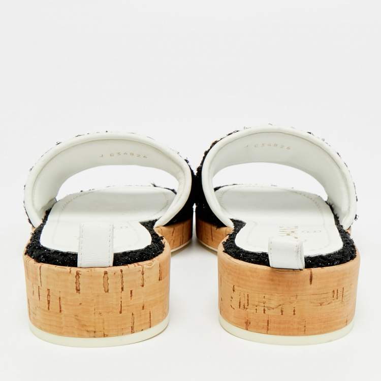 مملوكة مسبقًا Chanel Size 36 Black/White Tweed and Leather Logo Chain Link Cork Slide Sandals