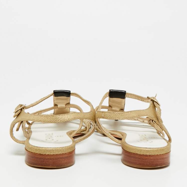 مملوكة مسبقًا Chanel CC Size 37 Gold/Black Leather Strappy Flat Sandals