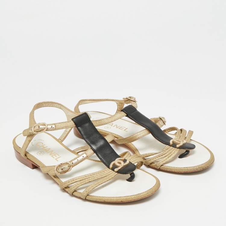 مملوكة مسبقًا Chanel CC Size 37 Gold/Black Leather Strappy Flat Sandals