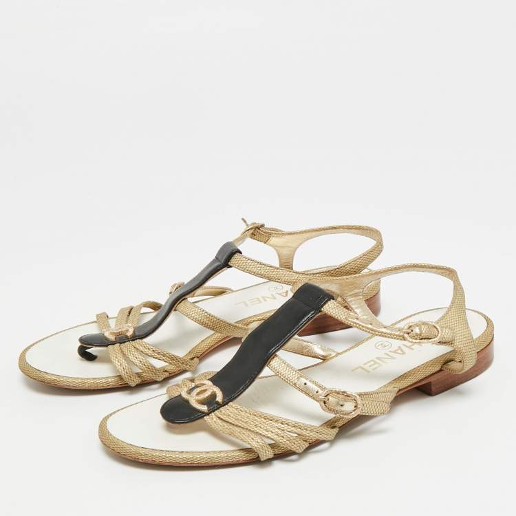 مملوكة مسبقًا Chanel CC Size 37 Gold/Black Leather Strappy Flat Sandals