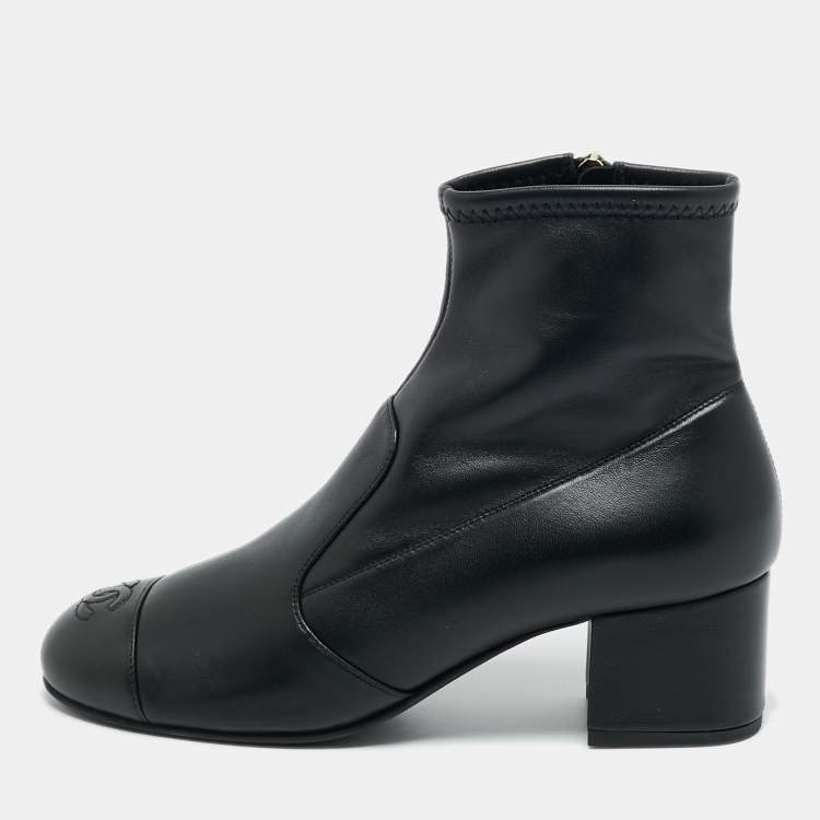 مملوكة مسبقًا Chanel Size 38 Black Leather CC Cap Toe Ankle Length Boots