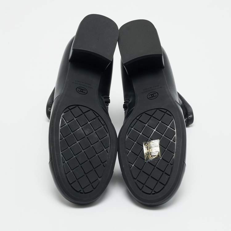 مملوكة مسبقًا Chanel Size 38 Black Leather CC Cap Toe Ankle Length Boots