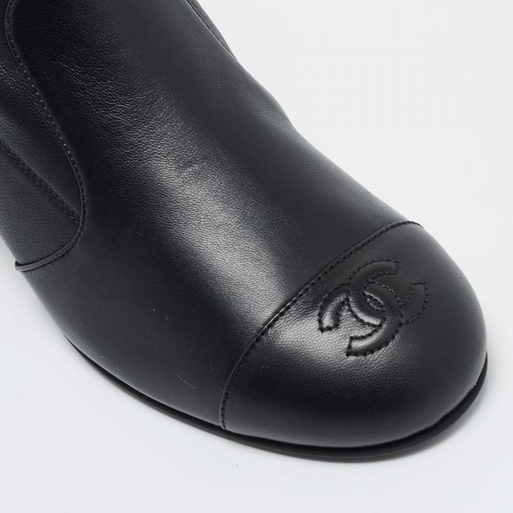 مملوكة مسبقًا Chanel Size 38 Black Leather CC Cap Toe Ankle Length Boots