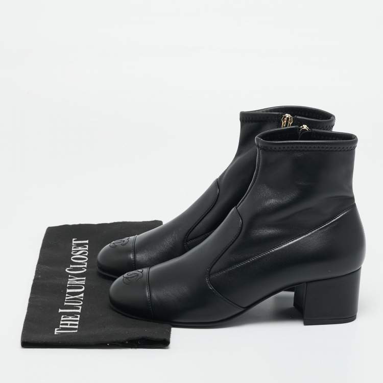 مملوكة مسبقًا Chanel Size 38 Black Leather CC Cap Toe Ankle Length Boots