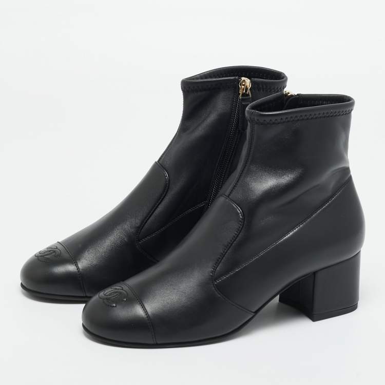 مملوكة مسبقًا Chanel Size 38 Black Leather CC Cap Toe Ankle Length Boots