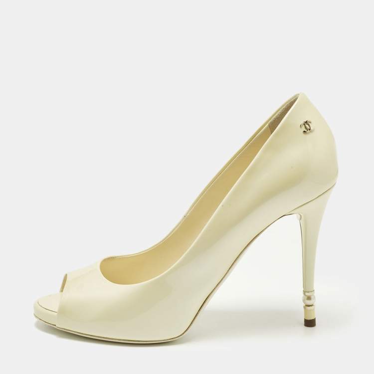Pre Owned Chanel Size 40 Cream Patent Leather CC Pearl Embellished Heel Peep Toe Pumps