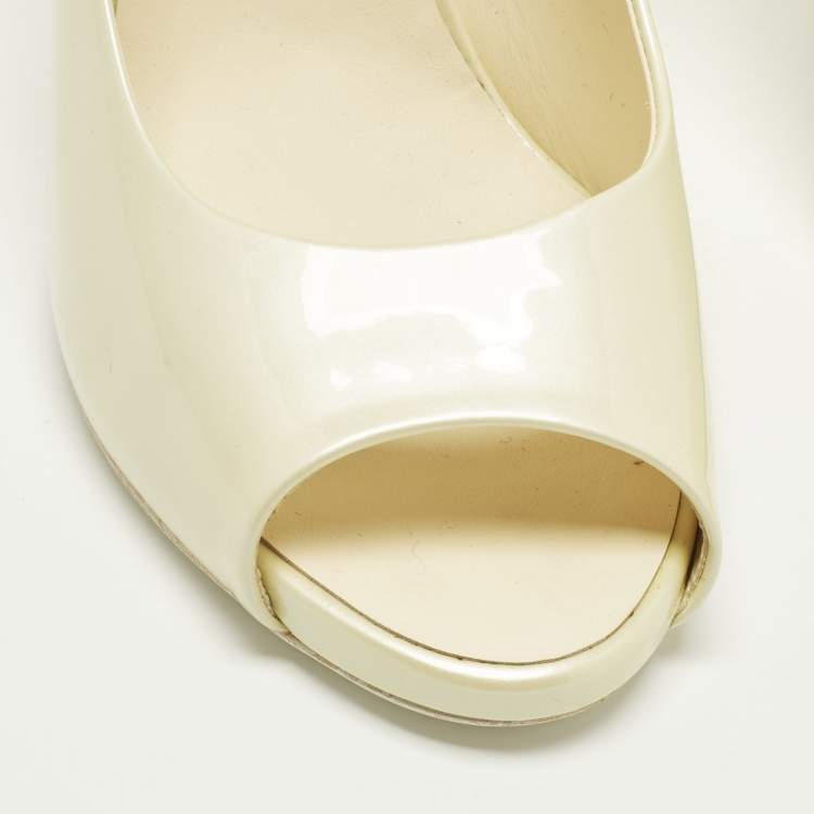 Pre Owned Chanel Size 40 Cream Patent Leather CC Pearl Embellished Heel Peep Toe Pumps