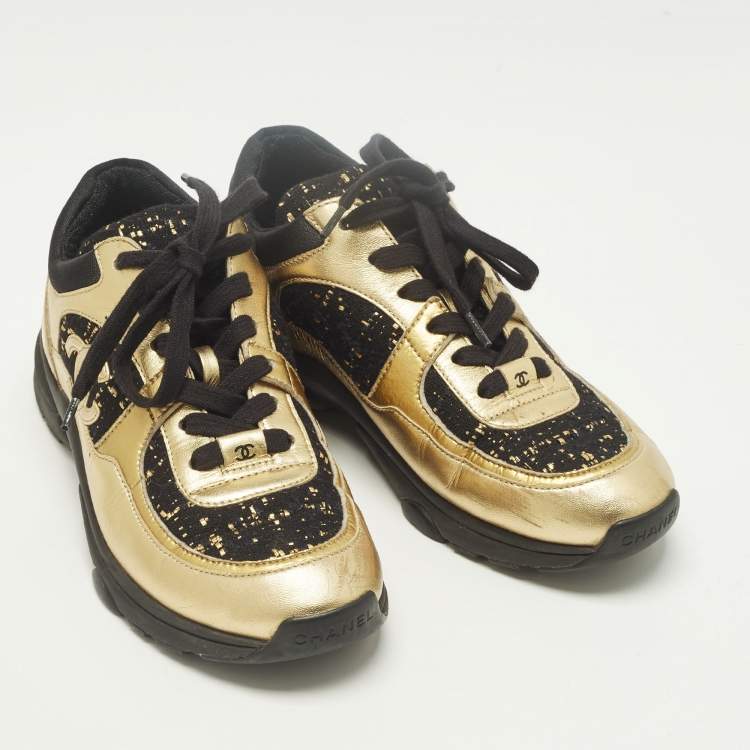 Pre Owned Chanel CC Size 37 Black Leather and Tweed Low Top Sneakers