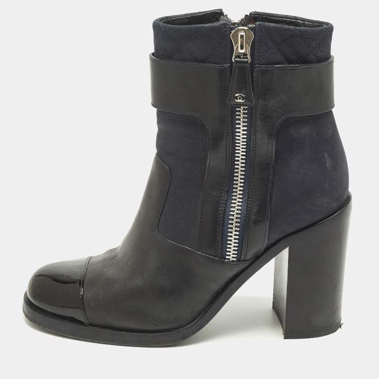 Pre Owned Chanel Size 38.5  Black/Navy Blue Leather and Patent CC Cap Toe Ankle Length Boots