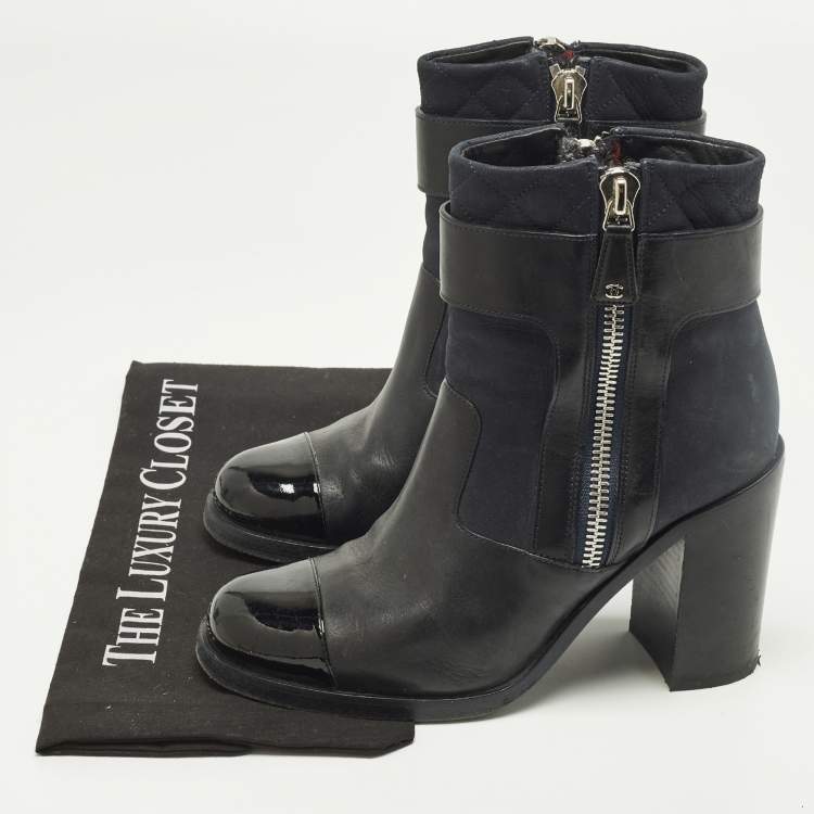 Pre Owned Chanel Size 38.5  Black/Navy Blue Leather and Patent CC Cap Toe Ankle Length Boots