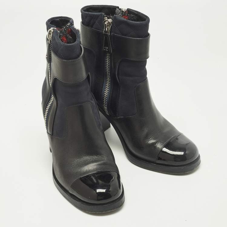Pre Owned Chanel Size 38.5  Black/Navy Blue Leather and Patent CC Cap Toe Ankle Length Boots