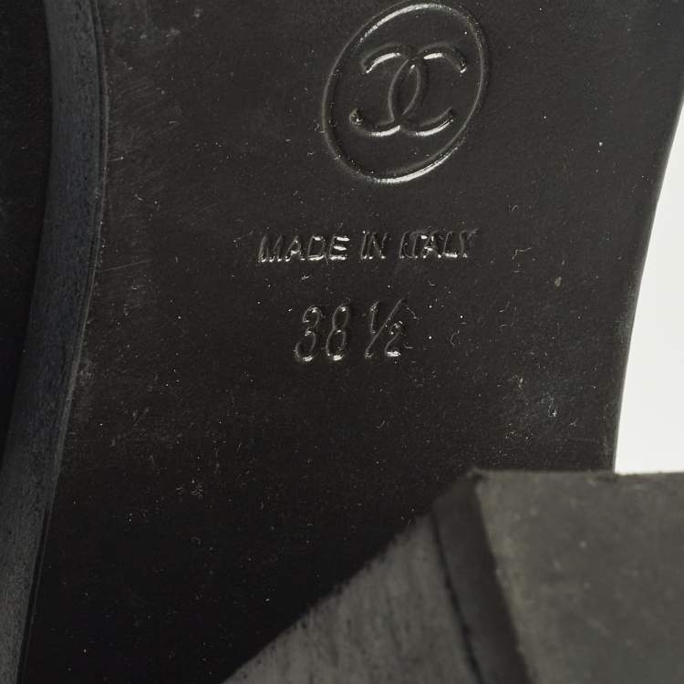 Pre Owned Chanel Size 38.5  Black/Navy Blue Leather and Patent CC Cap Toe Ankle Length Boots