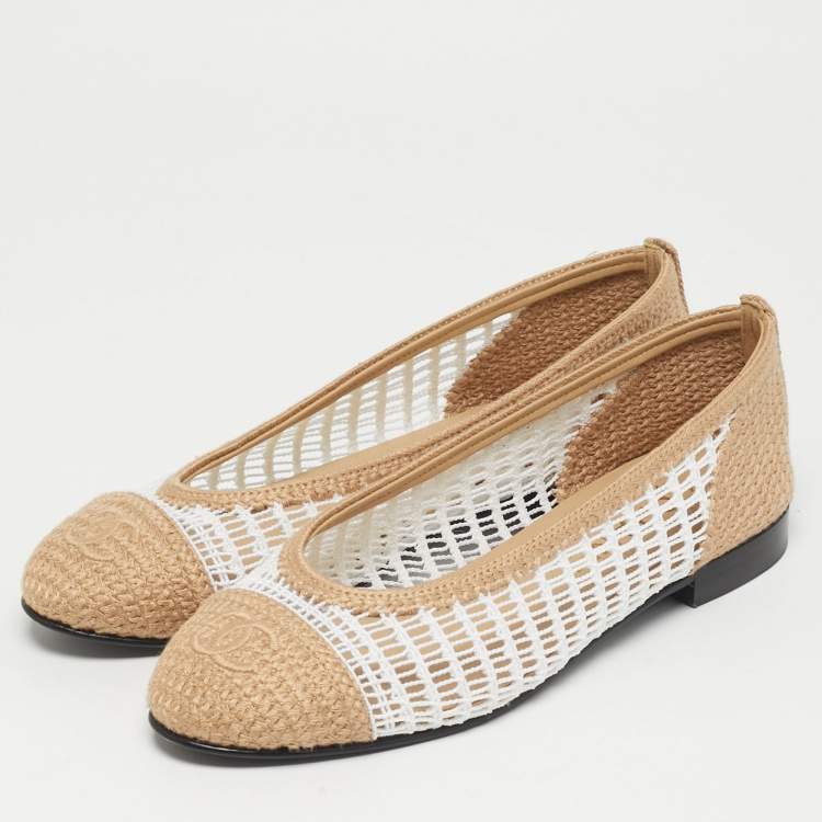 مملوكة مسبقًا Chanel CC Size 37.5 Beige/White Knit Fabric CC Cap Toe Ballet Flats