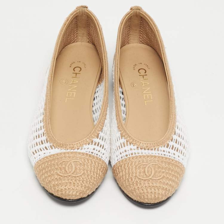 مملوكة مسبقًا Chanel CC Size 37.5 Beige/White Knit Fabric CC Cap Toe Ballet Flats