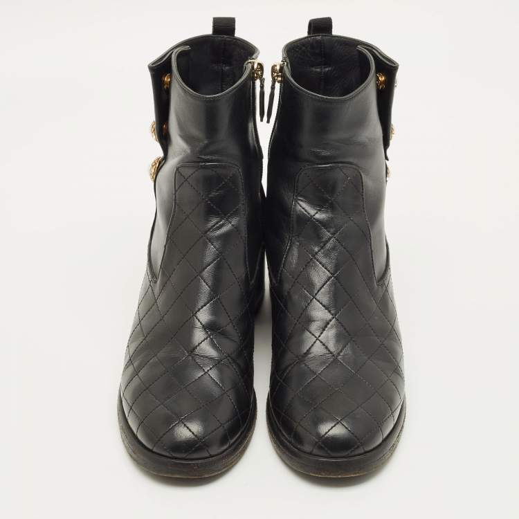 Pre Owned Chanel CC Size 40.5 Black Cannage Leather Pearl Button Matelasse Ankle Boots