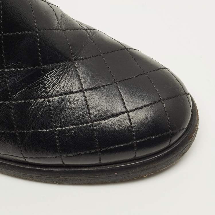 Pre Owned Chanel CC Size 40.5 Black Cannage Leather Pearl Button Matelasse Ankle Boots