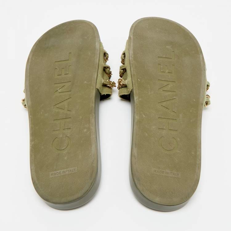 Pre Owned Chanel Tropiconic Size 40 Green Canvas Chain Pool Slides 