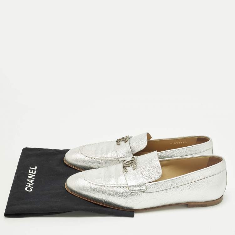 Pre Owned Chanel CC Size 37.5 Silver Leather Loafers