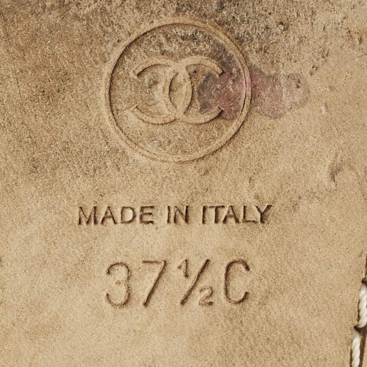 Pre Owned Chanel CC Size 37.5 Silver Leather Loafers