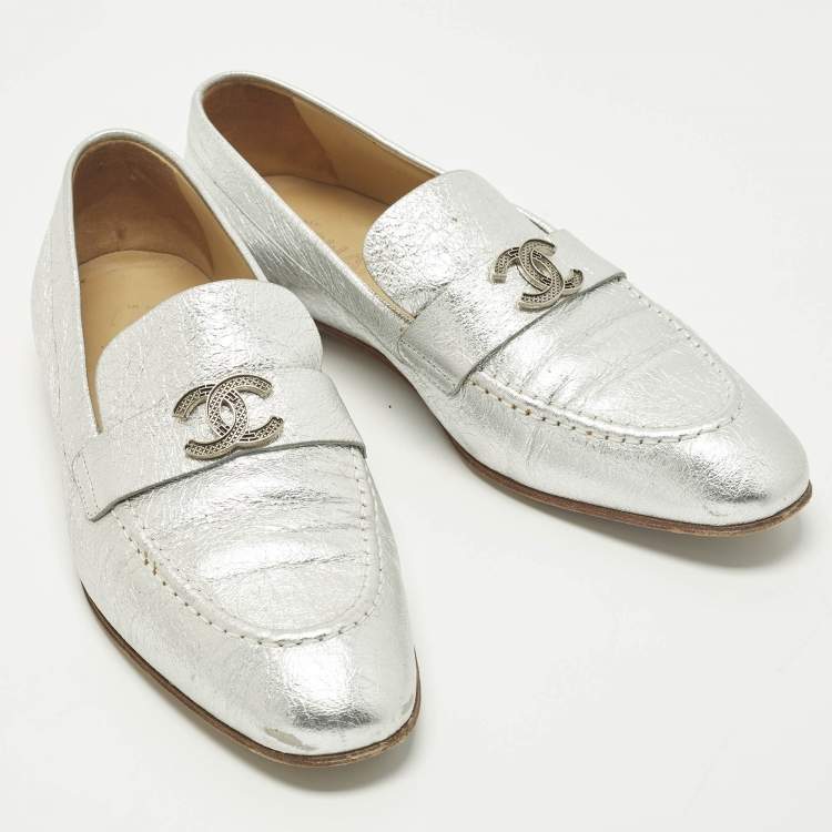 Pre Owned Chanel CC Size 37.5 Silver Leather Loafers