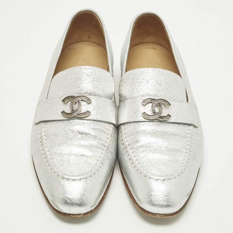 Pre Owned Chanel CC Size 37.5 Silver Leather Loafers