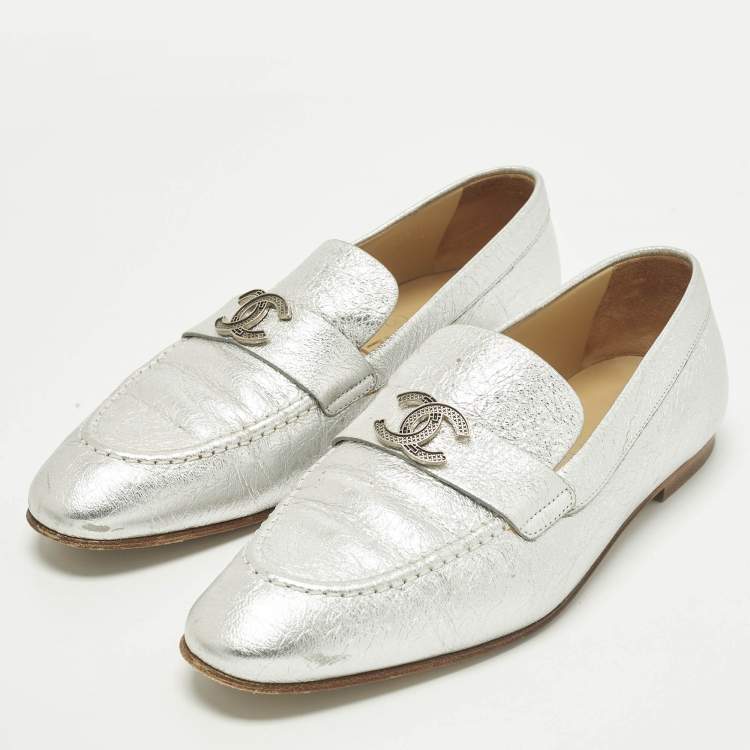 Pre Owned Chanel CC Size 37.5 Silver Leather Loafers
