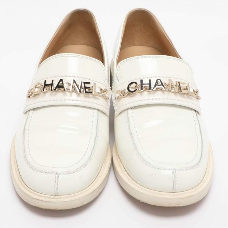 Pre Owned Chanel Logo Embellished Size 39 White Patent Leather Loafers