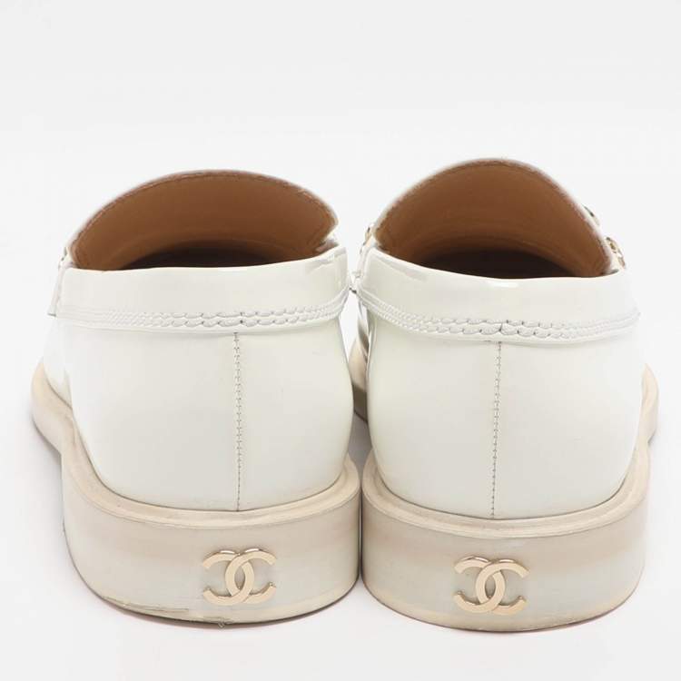 Pre Owned Chanel Logo Embellished Size 39 White Patent Leather Loafers