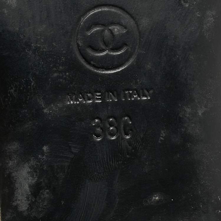 Pre Owned Chanel Logo Embellished Size 38 Gold Leather Loafers