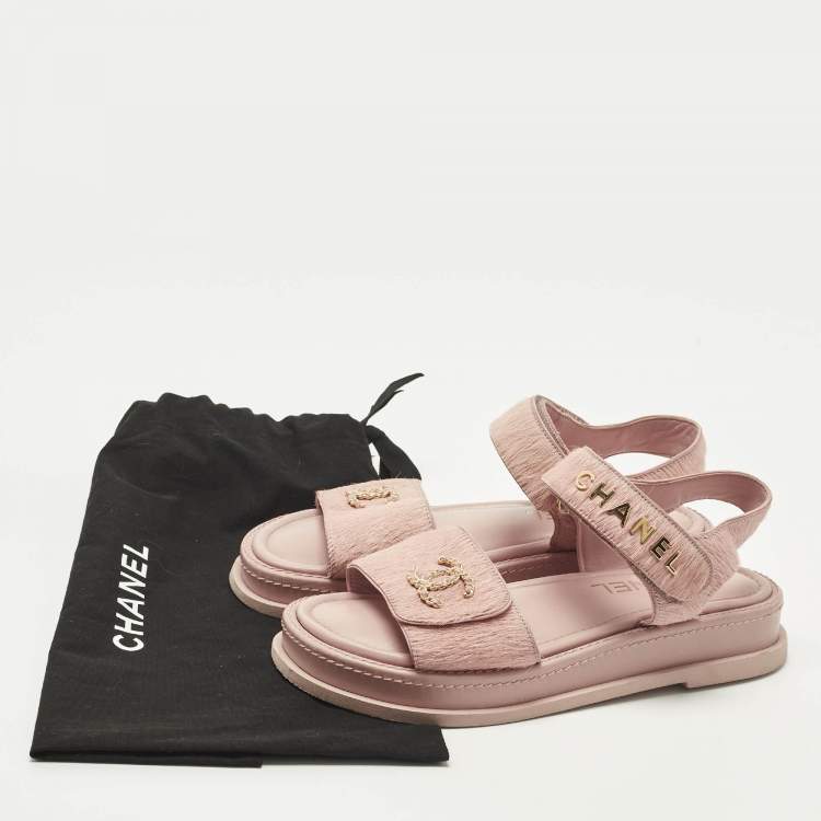 مملوكة مسبقًا صندل فلات شانيل شعر عجل أزرق كحلي CC مقاس 39.5