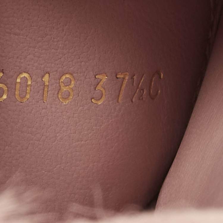 مملوكة مسبقًا صندل فلات شانيل شعر عجل أزرق كحلي CC مقاس 39.5