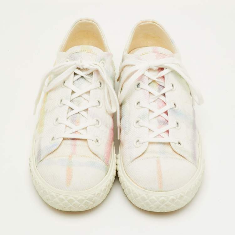 Pre Owned Chanel Size 39.5 White CC Check Canvas Low Top Sneakers