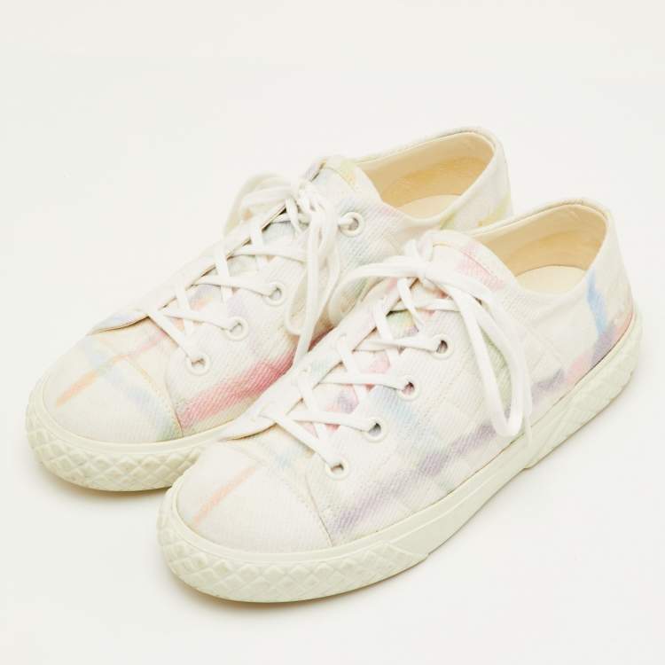 Pre Owned Chanel Size 39.5 White CC Check Canvas Low Top Sneakers