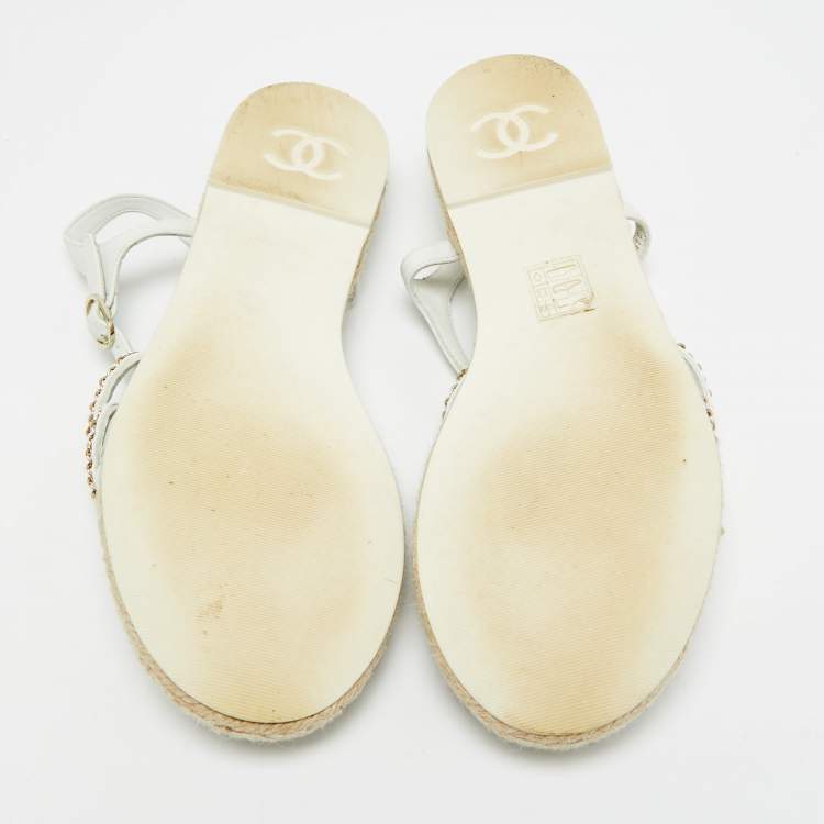 Pre Owned Chanel CC Size 41 White Leather Chain Detail Ankle Strap Flat Sandals