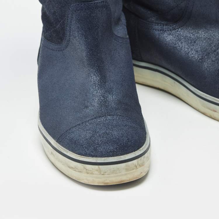 مملوكة مسبقًا حذاء كاحل شانيل سويدي وفرو أسود سلسله مقاس 38