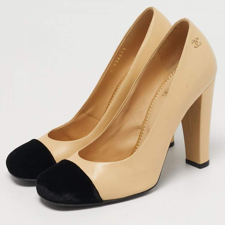 Pre Owned Chanel CC Size 38.5 Beige/Black Velvet Cap Toe Block Heel Pumps