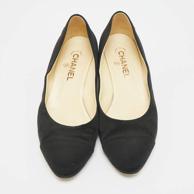 Pre Owned Chanel CC Size 40 Black Canvas Cap Toe Block Heel Pumps