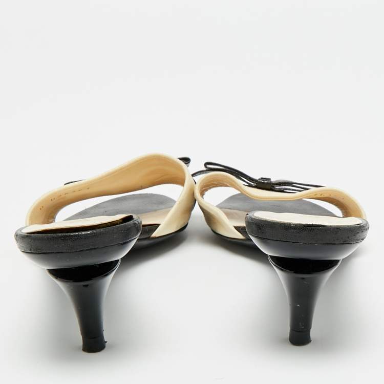 Pre Owned Chanel Size 38.5 Black Leather Bow Slide Sandals