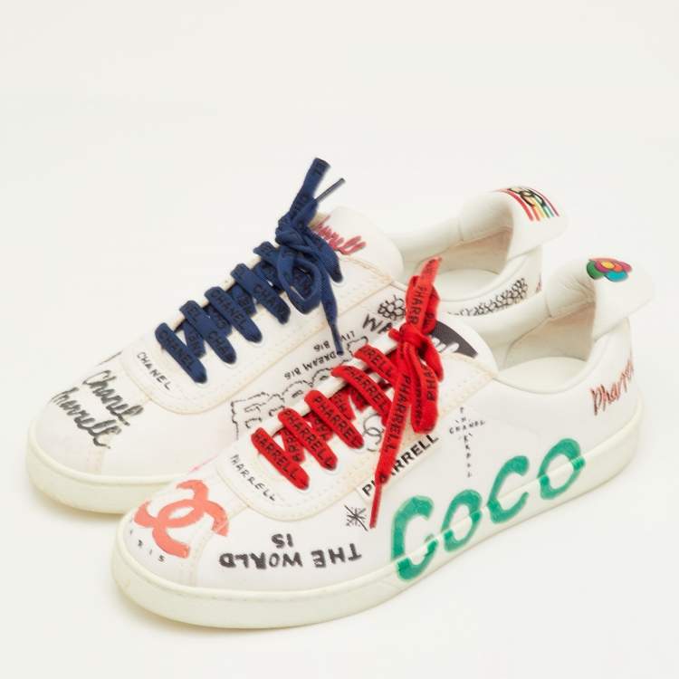 Pre Owned Chanel x Pharrell CC Size 40 White Canvas Graffiti Print Low Top Sneakers