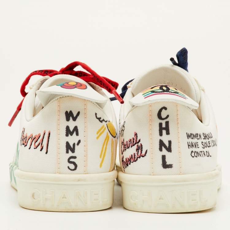 Pre Owned Chanel x Pharrell CC Size 40 White Canvas Graffiti Print Low Top Sneakers