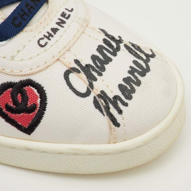 Pre Owned Chanel x Pharrell CC Size 40 White Canvas Graffiti Print Low Top Sneakers
