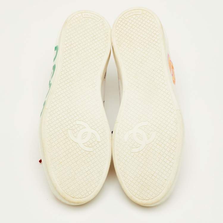 Pre Owned Chanel x Pharrell CC Size 40 White Canvas Graffiti Print Low Top Sneakers