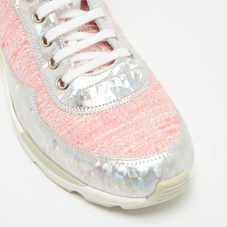 مملوكة مسبقًا حذاء بوت رياضي شانيل طويل الركبة جلد زهري / فضي وتويد مقاس 40