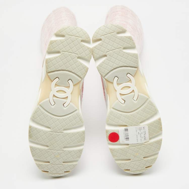 مملوكة مسبقًا حذاء بوت رياضي شانيل طويل الركبة جلد زهري / فضي وتويد مقاس 40