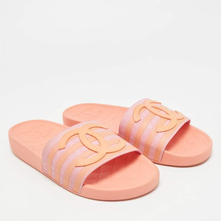 مملوكة مسبقًا Chanel CC Logo Size 40 Orange Rubber Flat Slides 