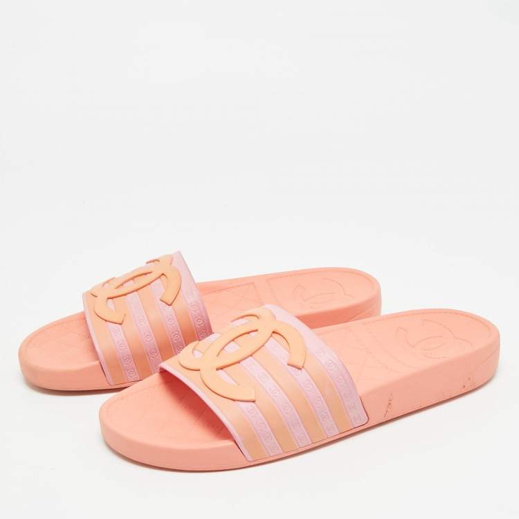 مملوكة مسبقًا Chanel CC Logo Size 40 Orange Rubber Flat Slides 
