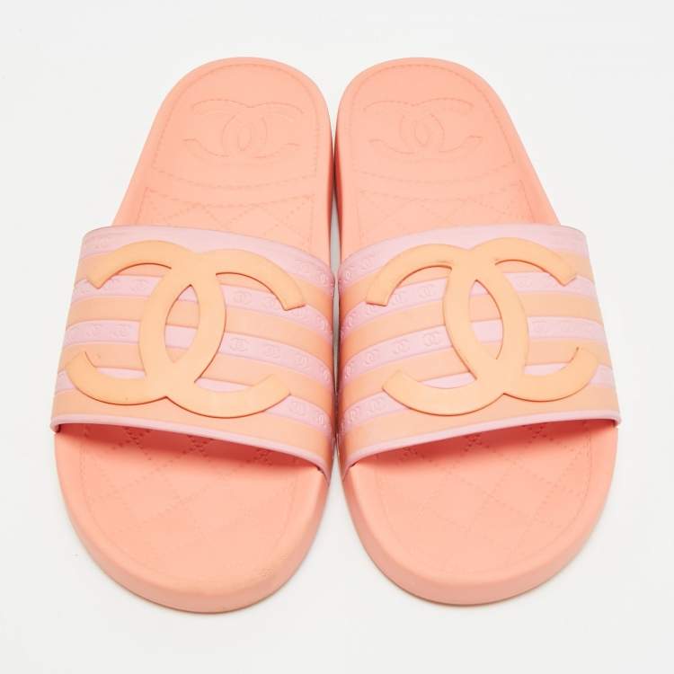مملوكة مسبقًا Chanel CC Logo Size 40 Orange Rubber Flat Slides 
