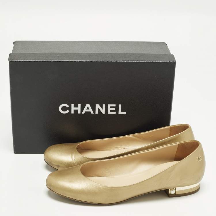 Pre Owned Chanel CC Size 40.5 Gold Leather Ballet Flats